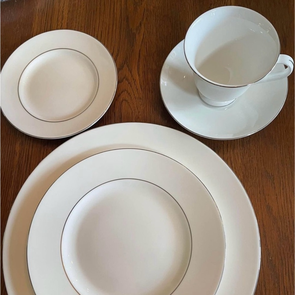 Wedgewood Signet Platinum bone china 5pc place setting